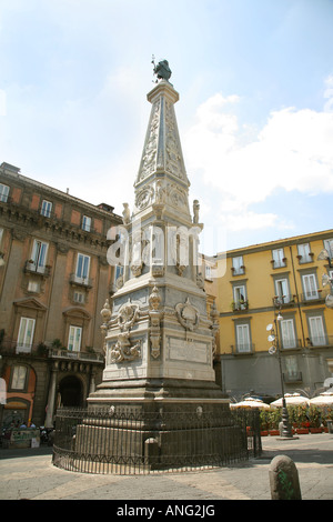 Piazza San Domenico Maggiore a Napoli Italia Foto Stock