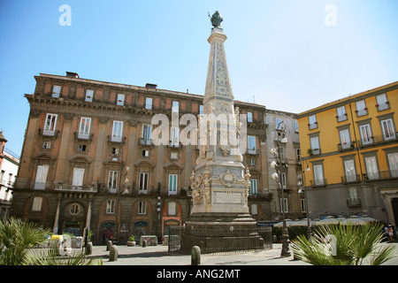 Piazza San Domenico Maggiore a Napoli Italia Foto Stock