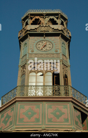 Vecchio orologio da torre a moschea di Mohammed Ali courtyard di Saladino o Salaḥ ad-Dīn cittadella medievale fortificata islamica in Il Cairo Egitto Foto Stock