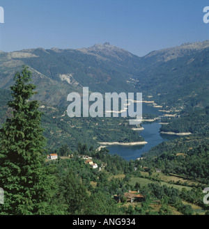Il Portogallo, Trás os Montes distretto, Panda Gerês national park, montagne e lago Canicada Foto Stock