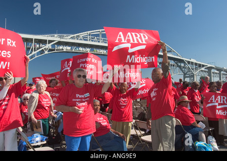 I cittadini anziani Rally per il diritto di importare farmaci a basso costo provenienti dal Canada Foto Stock