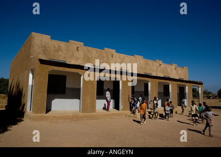 Dogourakoroba scuola del paese ha recentemente beneficiato di fairtrade agricoltura Mali Foto Stock