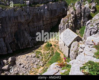 ST GOVAN S cappella dal di sopra nelle zone costiere "Parco Nazionale" Bosherston Pembrokeshire South Wales UK Foto Stock