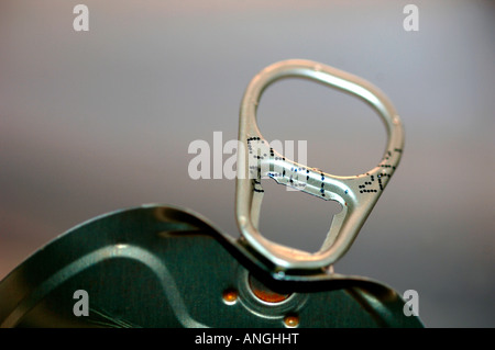 Un metallo Apriscatole anello. Foto Stock