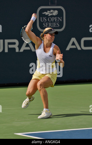 Kim Clijsters colpisce un diretti contro Maria Sharapova in finale del 2006 Acura Classic, La Costa, California Foto Stock