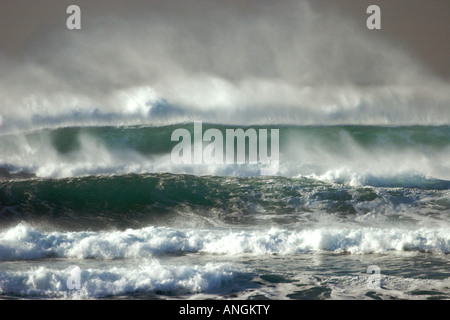 Onde sulla spiaggia di cannone, Oregon Coast, Oregon, USA, America del Nord. Foto Stock