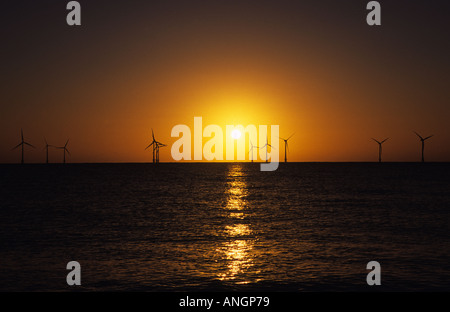 Scroby Sands wind farm a due miglia al largo della costa di Great Yarmouth, NORFOLK REGNO UNITO Foto Stock