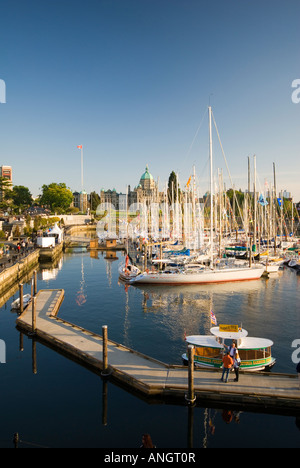 Victoria's Inner Harbour durante la Swiftsure Yacht Race e Festival, Victoria, Isola di Vancouver, British Columbia, Canada. Foto Stock