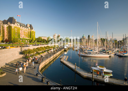 Victoria's Inner Harbour durante la Swiftsure Yacht Race e Festival, Victoria, Isola di Vancouver, British Columbia, Canada. Foto Stock