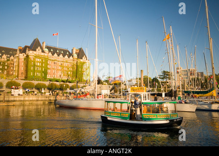 Victoria's Inner Harbour durante la Swiftsure Yacht Race e Festival, Victoria, Isola di Vancouver, British Columbia, Canada. Foto Stock