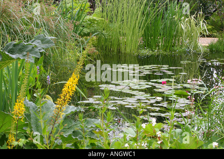 Luogo di riposo per un eroe DESIGNER AILEEN SCOULAR Hampton Court Palace SHOW 2005 Foto Stock