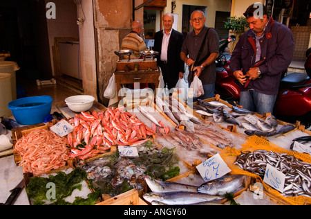 Palermo Italia Italiano sicilia pescivendolo Market Foto Stock