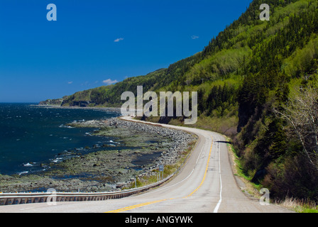 Strada lungo Atalntic Oceano, Tourelle, Quebec, Canada. Foto Stock