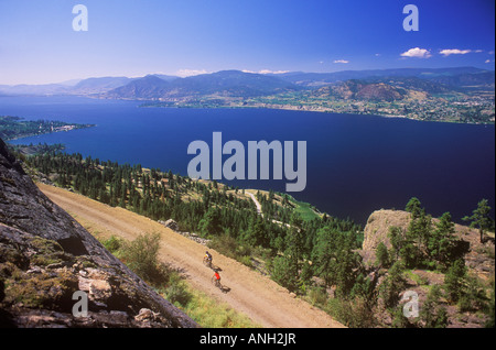 Ciclista sulla Trans-Canada Trail, Penticton, British Columbia, Canada. Foto Stock