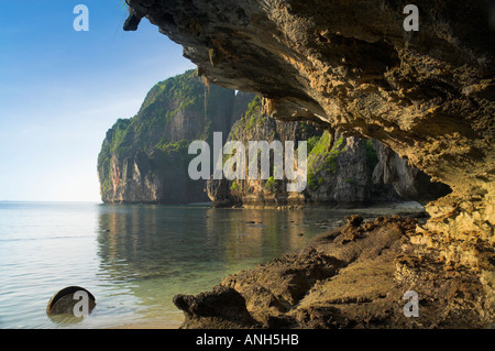 Ko Phi Phi Leh (l'isola in primo piano nel film la spiaggia), Tailandia Foto Stock