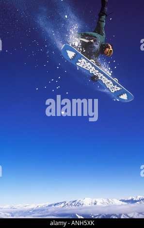 Snowboarder a valle della neve, Fernie, British Columbia, Canada. Foto Stock