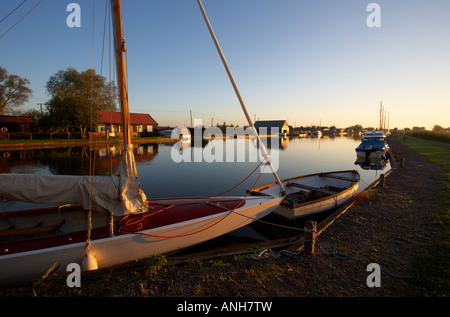 Potter Heigham sul fiume Thurne in Norfolk Broads Foto Stock