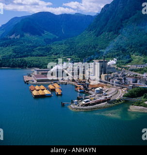 Antenna della polpa e cartiera, Howe Sound, British Columbia, Canada. Foto Stock