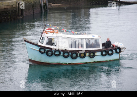 Un piccolo traghetto passeggeri a Falmouth, Cornwall Inghilterra. Foto Stock