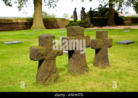 Langemark cimitero militare tedesco di WW1 soldati nei pressi di Ypres in Belgio Foto Stock