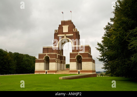 Il Thiepval memoriale per i 73.000 uomini senza grave che morì in WW1 su somme in Francia Foto Stock