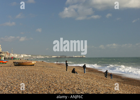 Hove Beach Lungomare guardando verso Brighton East Sussex England Foto Stock