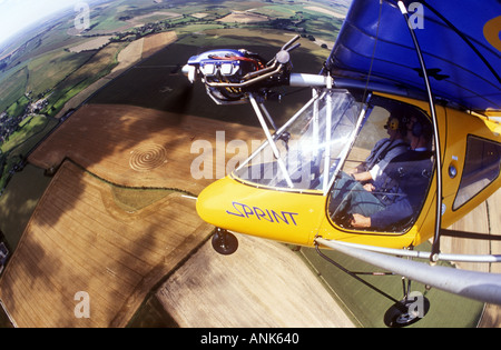 Spintore Sprint velivoli ultraleggeri su Crop Circles nei pressi di Avebury nel WILTSHIRE REGNO UNITO Foto Stock