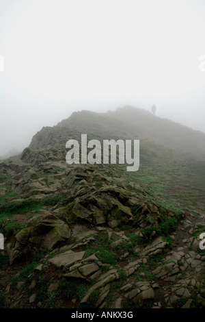 Pesante nebbia autunnale di Arthur's sedile in Edinburgh Foto Stock