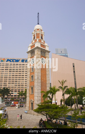 HONG KONG CINA Torre dell Orologio sul lungomare di Kowloon Foto Stock