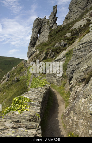 Costa sud-ovest al di sotto del percorso Sharp Tor vicino a Salcombe, South Devon Foto Stock