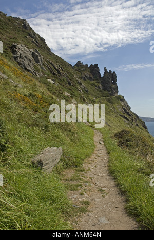 Costa sud-ovest al di sotto del percorso Sharp Tor vicino a Salcombe, South Devon Foto Stock