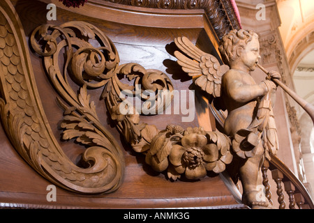 Saint Pauls Cathedral pergamo decorato da sculture in legno in Grinling Gibbons stile da Mowatt restauro moderno di E J Bradford Foto Stock
