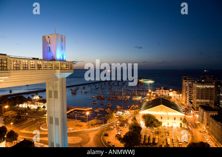 Elevador Lacerda, il Mercado Modelo e Marina di Salvador de Bahia, Brasile Foto Stock