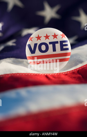 Chiusura del pulsante di votazione sulla bandiera americana Foto Stock