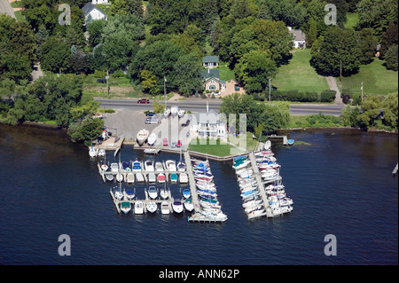 Vista aerea sopra il lancio in barca marina Lago Minnetonka Minnesota Foto Stock