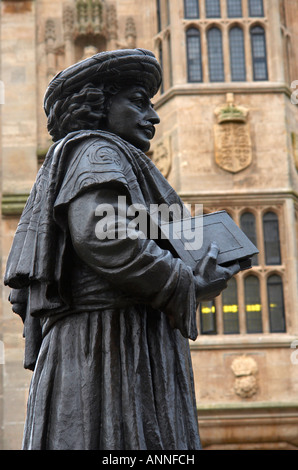 Statua di Raja Rammohun Roy vicino a Cattedrale di Bristol Inghilterra Foto Stock