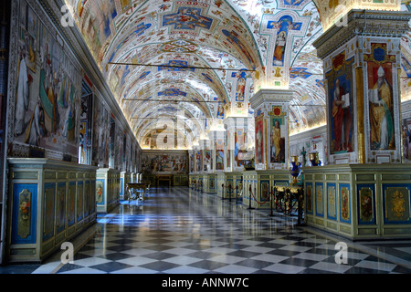 Il Concilio Vaticano il salone affrescato Sistine costruita per papa Sisto V nel XVI secolo era originariamente sala di lettura della biblioteca Foto Stock