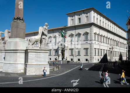 Palazzo del Quirinale residenza del Presidente alla sommità del Quirinale il più alto dei sette colli di Roma Foto Stock