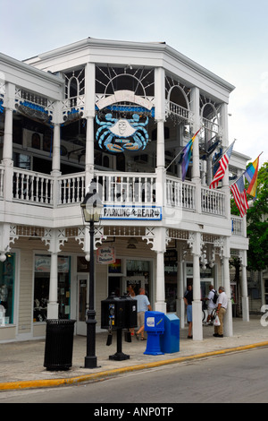 Case vittoriane con negozi lungo tutta la lunghezza di Duval Street sono una delle attrazioni principali di Key West Florida USA Foto Stock