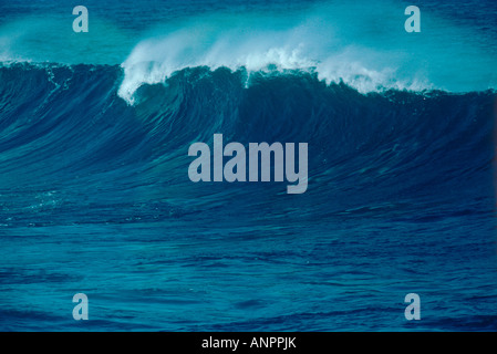 Oceano Atlantico. Onde che si infrangono in mare Foto Stock