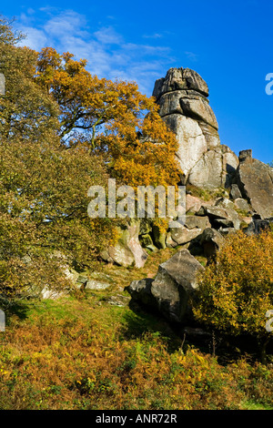 Robin Hood's stride o Mock Beggar's Hall vicino Birchover e Matlock nel Parco Nazionale di Peak District Derbyshire England Regno Unito Foto Stock