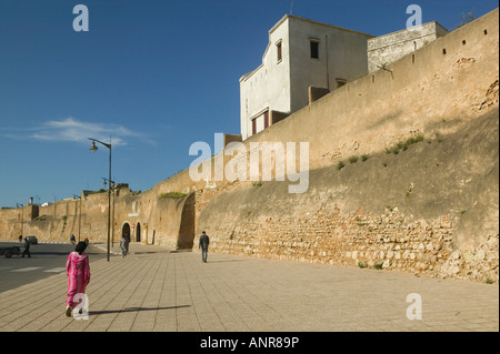 Il Marocco, Costa Atlantica, EL Jadida: citare Portugaise / fortezza Portoghese, pareti esterne e Avenue Mohammed V (NR) Foto Stock