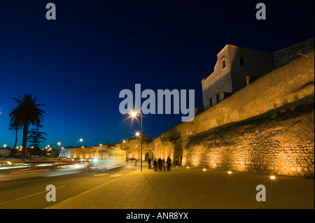 Il Marocco, Costa Atlantica, EL Jadida: citare Portugaise / fortezza Portoghese, sera e Avenue Mohammed V Foto Stock