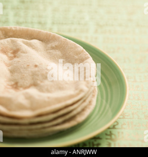 Close-up di chapattis in una piastra Foto Stock