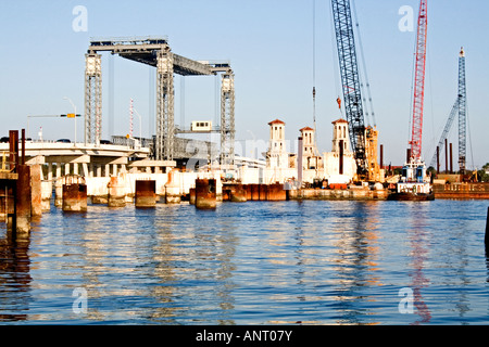 I lavori per la costruzione di un ponte di Lions in Sant'Agostino, Florida. Foto Stock