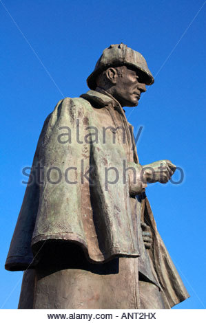 Sherlock Holmes statua, in memoria della Scottish autore e creatore del personaggio, Sir Arthur Conan Doyle 1859 - 1930, Edimburgo in Scozia Foto Stock