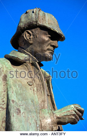 Sherlock Holmes statua, in memoria della Scottish autore e creatore del personaggio, Sir Arthur Conan Doyle 1859 - 1930, Edimburgo in Scozia Foto Stock