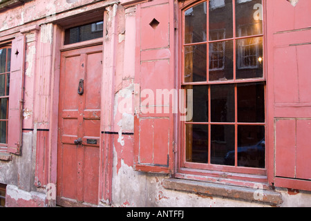 Casa georgiana con uno stile fiammingo persiane alle finestre Spitalfields London Foto Stock