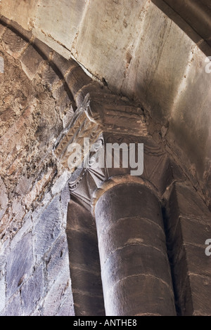 Il priorato di chiesa di San Pietro e di San Paolo Leominster dettaglio Rt lato sud di capitale superiore e abacus sulla faccia interna della finestra occidentale Foto Stock