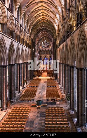 Interno della cattedrale di Salisbury navata, Inghilterra dalla galleria a West End Foto Stock